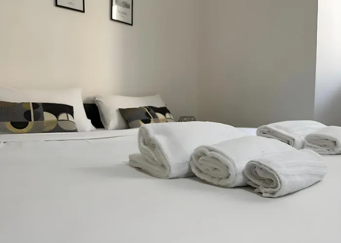 Moro Grand Trastevere 3br & Parking Apartment *
